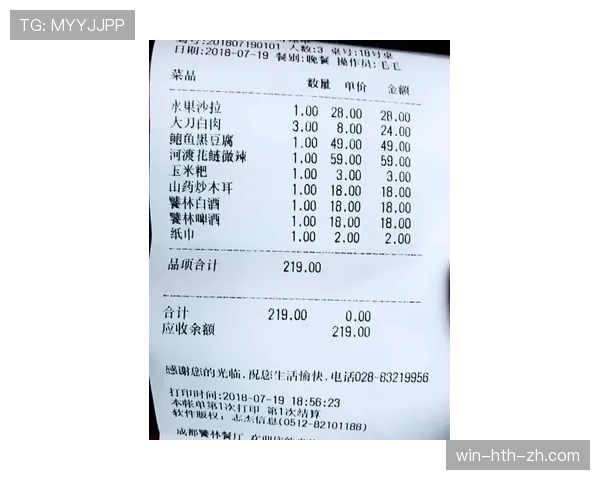 看到何冰娇最新朋友圈吃饭照，菜单厚得像账单，我的外卖瞬间自惭形秽